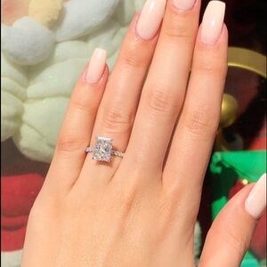 14k White Gold 3ct Brilliant cut Engagement Ring